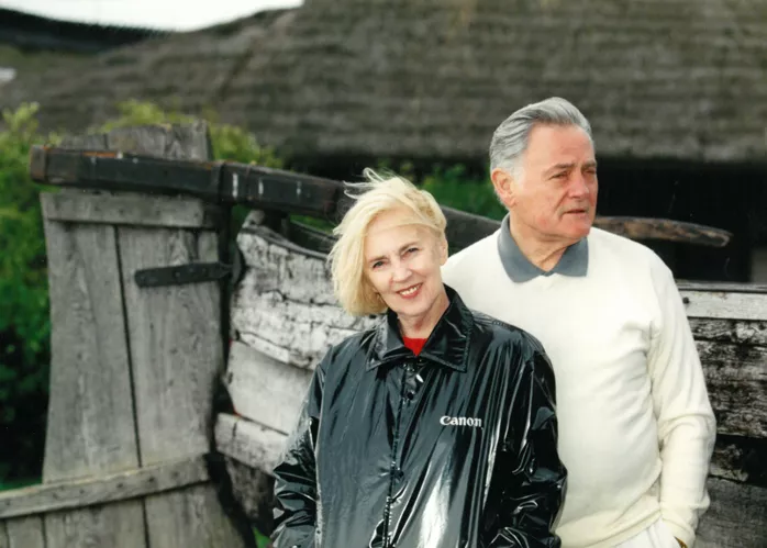 LR Prezidentas Valdas Adamkus ir ponia Alma Adamkienė Nidoje, 1998 m. Džojos Gundos Barysaitės nuotrauka.