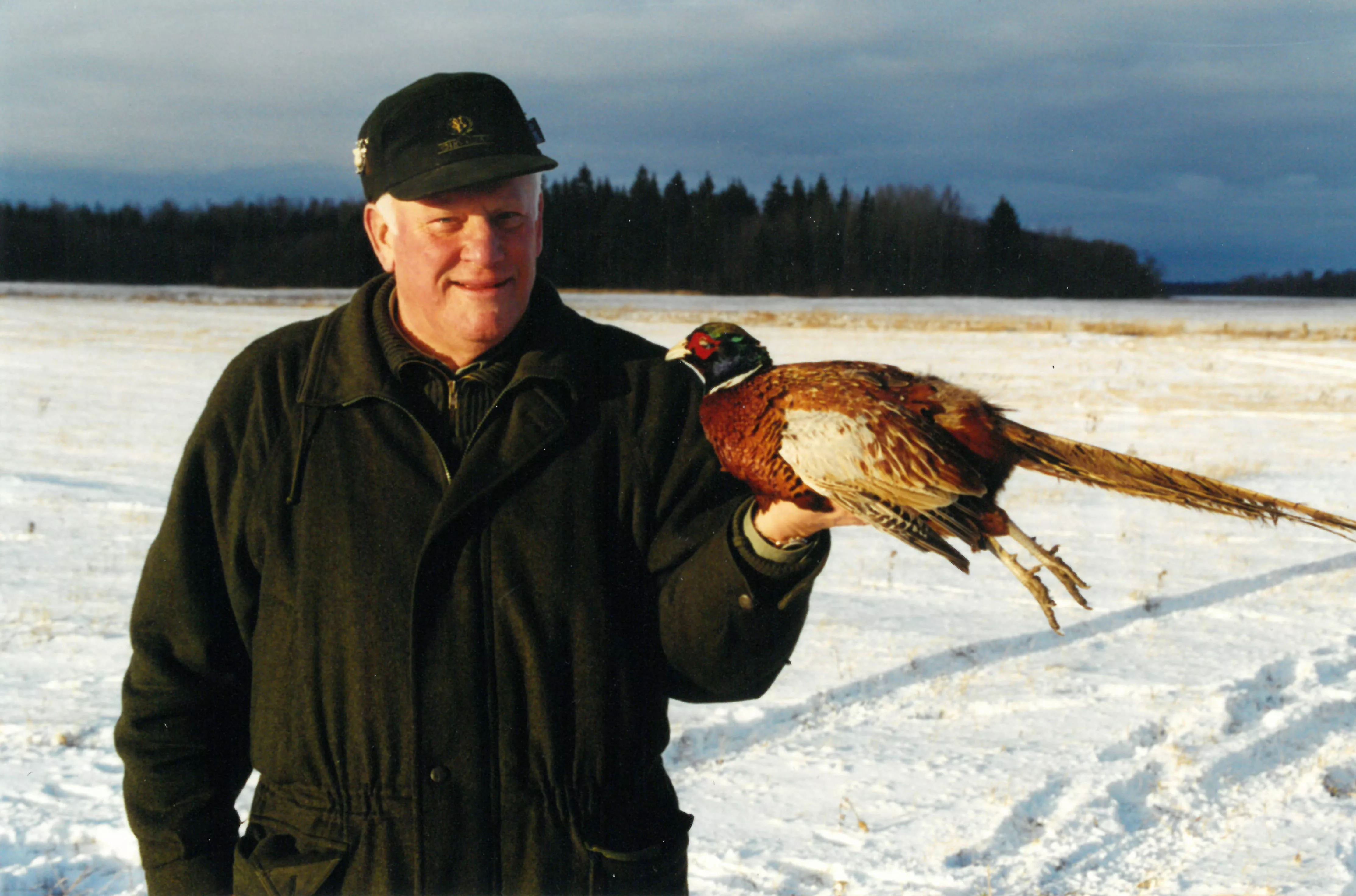 Prezidentas Algirdas Mykolas Brazauskas su medžioklės trofėjumi. Mažeikių r., 1998 m. Asmeninis archyvas